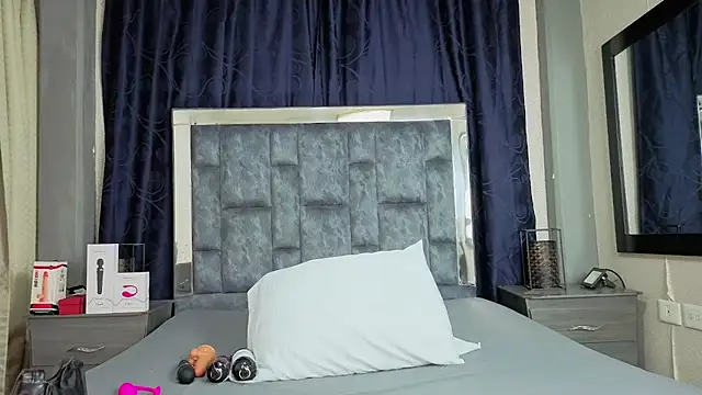 Snapshot of Effie_cooper chatting on October 2025 07:11:01 PM Effie cooper online show from October 2025 07:11:01 PM