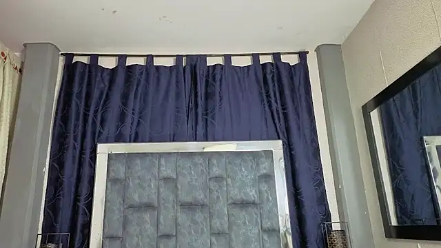 Snapshot of Effie_cooper chatting on October 2025 05:00:01 PM Effie cooper online show from October 2025 05:00:01 PM