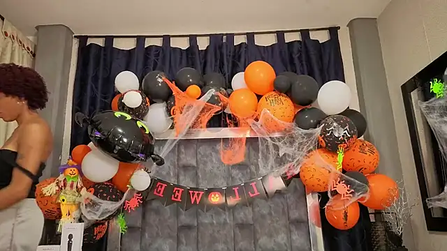 Snapshot of Effie_cooper chatting on October 2025 07:27:02 PM Effie cooper online show from October 2025 07:27:02 PM