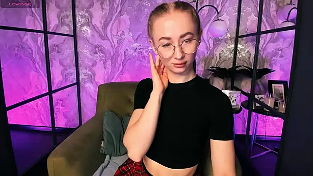 VictoriaLights online show from April 2026 06:20:01 AM