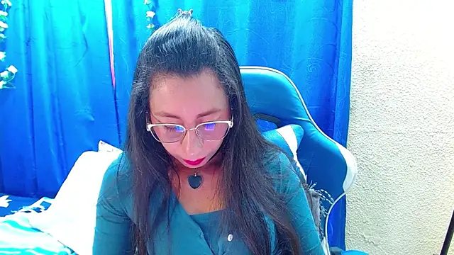Gia leinn online show from April 2026 09:28:02 PM
