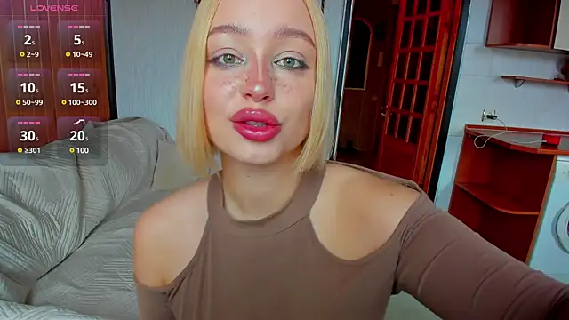 Snapshot of cutee_selena chatting on March 2025 11:39:02 AM cutee selena online show from March 2025 11:39:02 AM