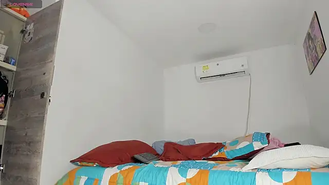 flor herrera01 online show from November 2025 06:03:01 AM