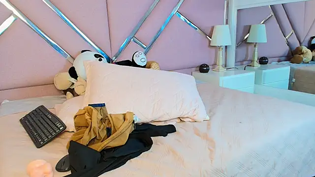 Emilybennett  online show from February 2025 12:58:01 PM