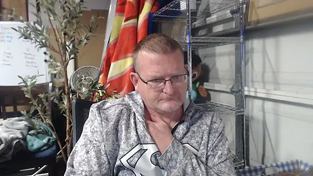 Snapshot of Randomoldguy615 chatting on March 2025 09:38:02 PM Randomoldguy615 online show from March 2025 09:38:02 PM