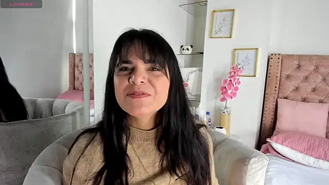 laura hotties online show from June 2026 02:11:01 PM