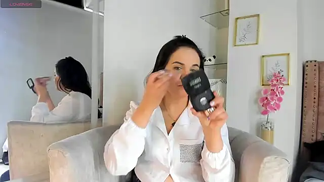 laura hotties online show from June 2026 05:50:02 PM