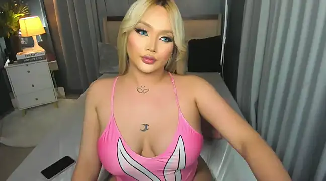 Snapshot of KylieSonique chatting on March 2025 05:18:02 AM KylieSonique online show from March 2025 05:18:02 AM