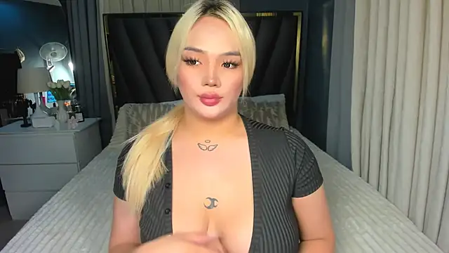 Snapshot of KylieSonique chatting on October 2025 04:33:01 AM KylieSonique online show from October 2025 04:33:01 AM