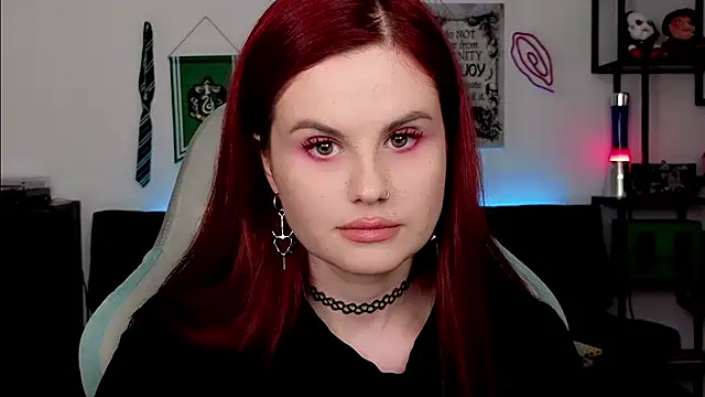 Snapshot of Della_Ideal chatting on March 2026 06:22:02 PM Della Ideal online show from March 2026 06:22:02 PM