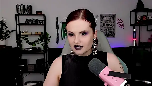 Snapshot of Della_Ideal chatting on March 2026 06:33:01 PM Della Ideal online show from March 2026 06:33:01 PM