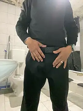 Snapshot of rogerdik76 chatting on February 2026 06:33:02 AM rogerdik76 online show from February 2026 06:33:02 AM