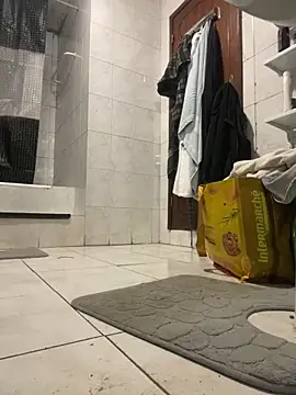 Snapshot of rogerdik76 chatting on March 2026 06:40:02 AM rogerdik76 online show from March 2026 06:40:02 AM