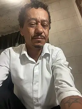 Snapshot of rogerdik76 chatting on June 2026 05:21:01 AM rogerdik76 online show from June 2026 05:21:01 AM