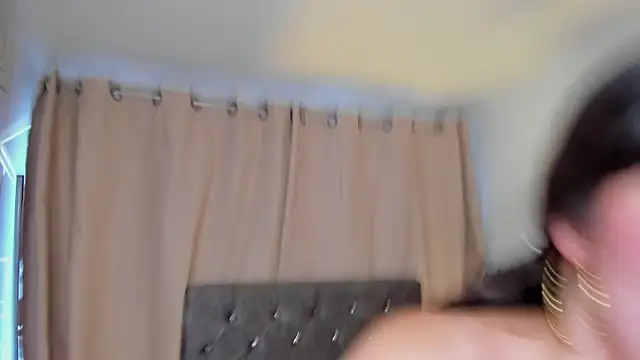 DaphneGlas online show from January 2026 07:11:01 PM