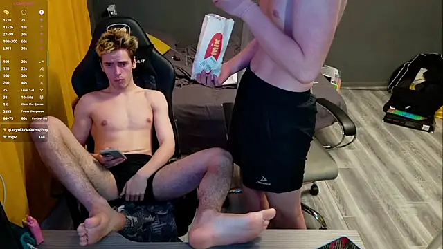 Snapshot of TaylerSigma chatting on February 2025 02:43:02 PM TaylerSigma online show from February 2025 02:43:02 PM