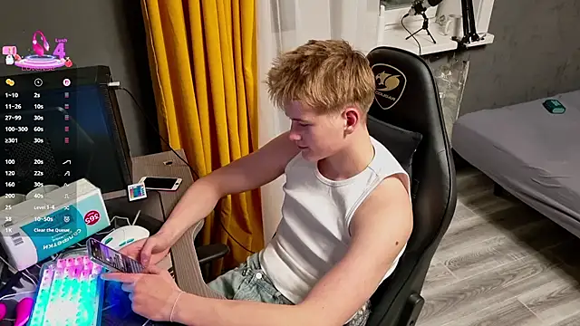 Snapshot of TaylerSigma chatting on March 2025 02:12:02 PM TaylerSigma online show from March 2025 02:12:02 PM