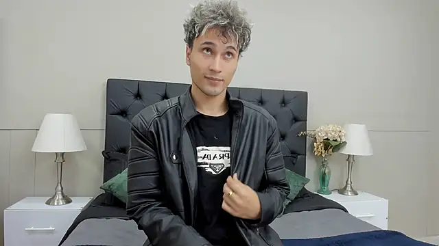 Snapshot of buddy_whitte chatting on September 2025 11:45:01 AM buddy whitte online show from September 2025 11:45:01 AM