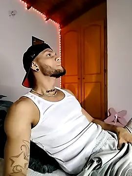 Snapshot of morenosiam chatting on November 2025 04:02:02 AM morenosiam online show from November 2025 04:02:02 AM