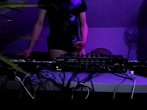 gryzoon online show from June 2026 12:22:02 AM