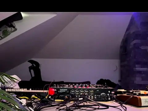 gryzoon online show from July 2026 04:18:02 AM