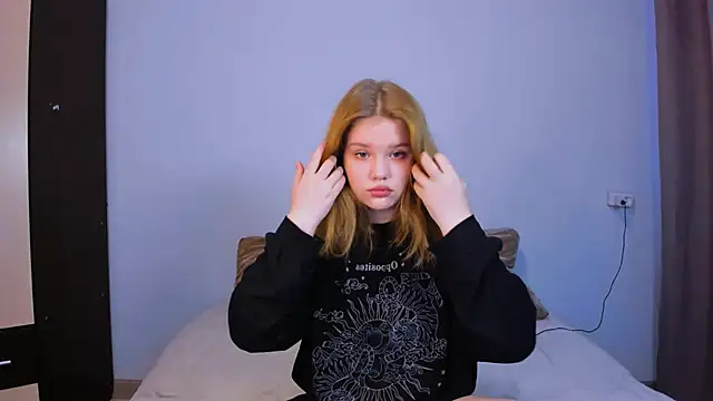 LaseyMoon online show from October 2025 01:37:02 AM