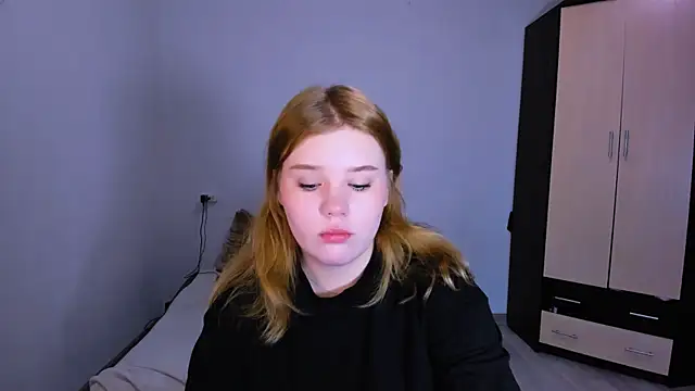 LaseyMoon online show from December 2025 01:34:02 AM