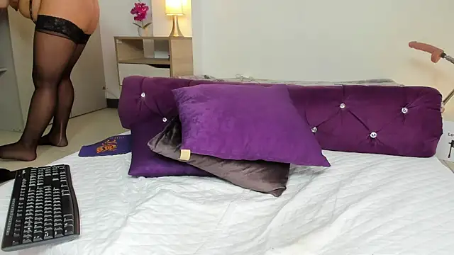 Snapshot of MontserratMarie chatting on March 2025 07:18:01 PM MontserratMarie online show from March 2025 07:18:01 PM