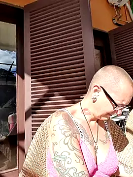 Snapshot of Emma_Milf25 chatting on March 2025 10:09:01 AM Emma Milf25 online show from March 2025 10:09:01 AM