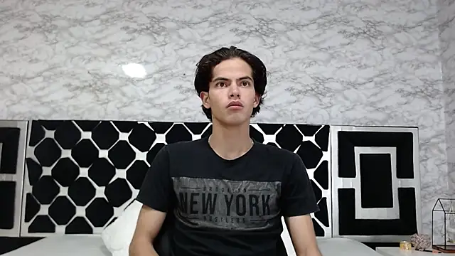 Snapshot of Maximoherrera_16 chatting on March 2025 03:32:01 AM Maximoherrera 16 online show from March 2025 03:32:01 AM