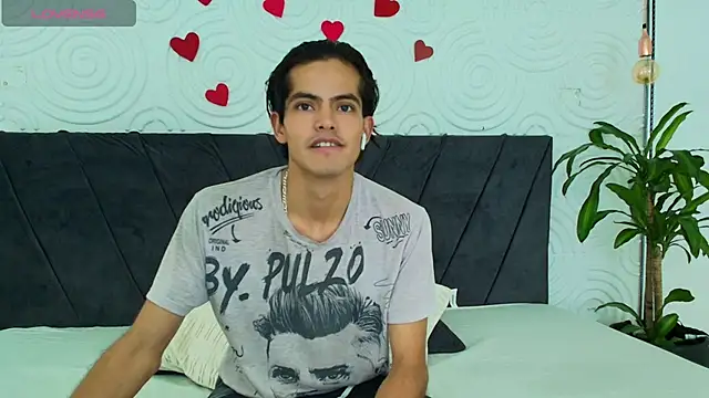 Snapshot of Maximoherrera_16 chatting on March 2025 03:40:01 AM Maximoherrera 16 online show from March 2025 03:40:01 AM