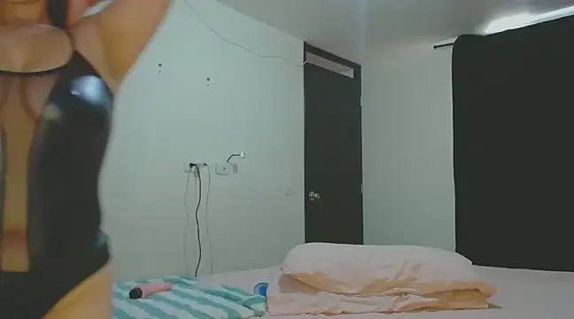 Snapshot of roxanasexy2025 chatting on March 2025 04:34:02 PM roxanasexy2025 online show from March 2025 04:34:02 PM