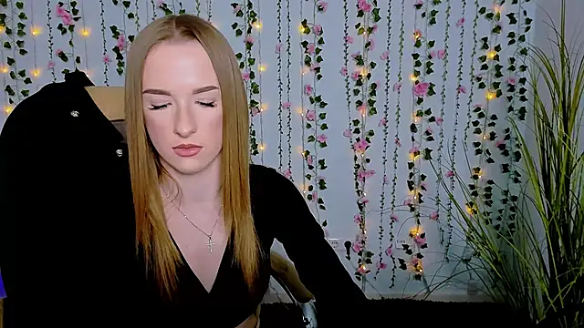 Snapshot of doll_vey chatting on March 2025 12:42:02 PM doll vey online show from March 2025 12:42:02 PM