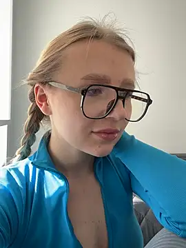 Snapshot of EvaBrooklyn chatting on February 2025 12:13:01 PM EvaBrooklyn online show from February 2025 12:13:01 PM