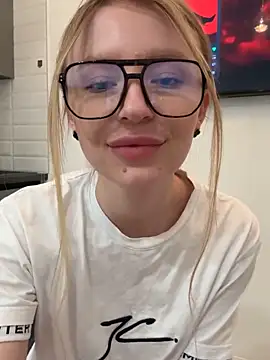 Snapshot of EvaBrooklyn chatting on March 2025 05:05:01 PM EvaBrooklyn online show from March 2025 05:05:01 PM