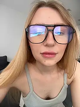 Snapshot of EvaBrooklyn chatting on March 2025 06:32:02 AM EvaBrooklyn online show from March 2025 06:32:02 AM