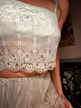 Snapshot of Rosemarie_Blu chatting on November 2025 04:12:01 AM Rosemarie Blu online show from November 2025 04:12:01 AM