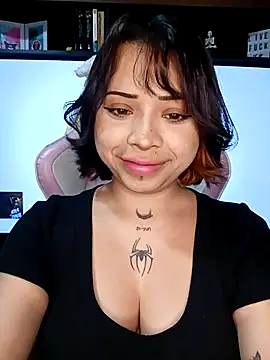 Snapshot of Akame_yumi chatting on November 2025 12:02:01 AM Akame yumi online show from November 2025 12:02:01 AM