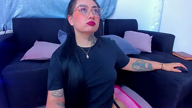 Curvybaddie99 online show from November 2025 02:34:02 AM