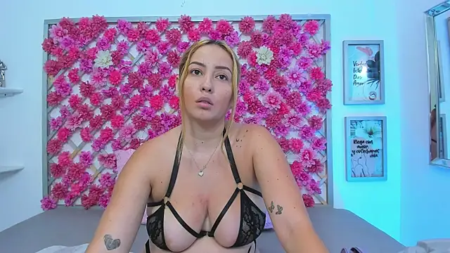 emmyrouse  online show from May 2026 07:30:01 PM
