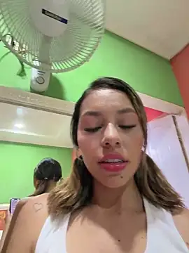 Aleja bloom online show from May 2026 07:33:01 PM