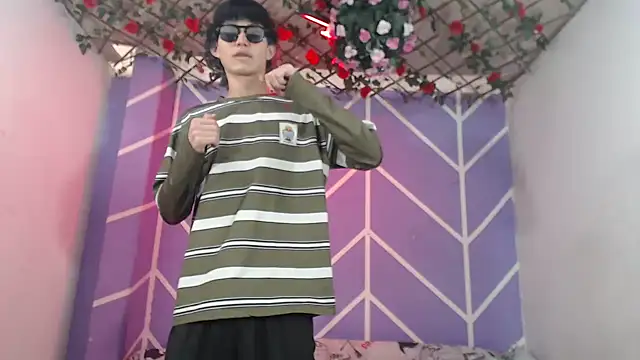 Snapshot of Maxxi_hot23 chatting on October 2025 07:25:02 PM Maxxi hot23 online show from October 2025 07:25:02 PM