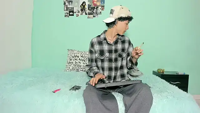 Snapshot of Maxxi_hot23 chatting on November 2025 08:42:02 PM Maxxi hot23 online show from November 2025 08:42:02 PM