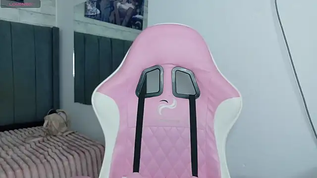 Snapshot of Aida_princess chatting on October 2025 11:16:01 PM Aida princess online show from October 2025 11:16:01 PM