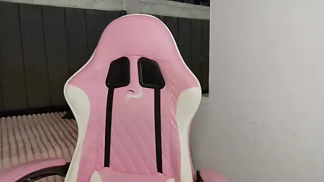 Snapshot of Aida_princess chatting on October 2025 11:28:02 PM Aida princess online show from October 2025 11:28:02 PM