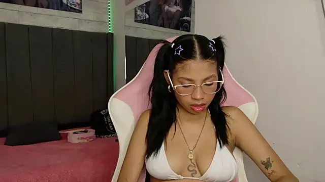 Snapshot of Aida_princess chatting on November 2025 11:26:01 PM Aida princess online show from November 2025 11:26:01 PM