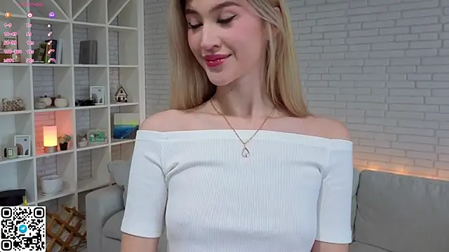 Snapshot of Tessalune_ chatting on September 2025 06:07:01 AM Tessalune online show from September 2025 06:07:01 AM