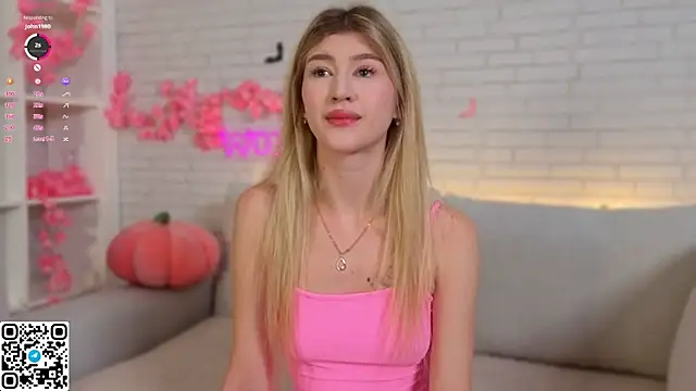 Snapshot of Tessalune_ chatting on October 2025 03:08:01 AM Tessalune online show from October 2025 03:08:01 AM