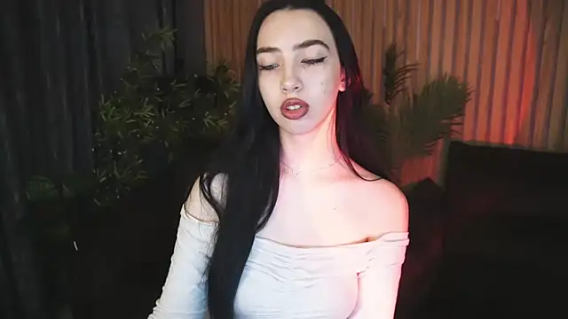 Snapshot of WildKittenX_ chatting on November 2025 06:45:01 AM WildKittenX online show from November 2025 06:45:01 AM