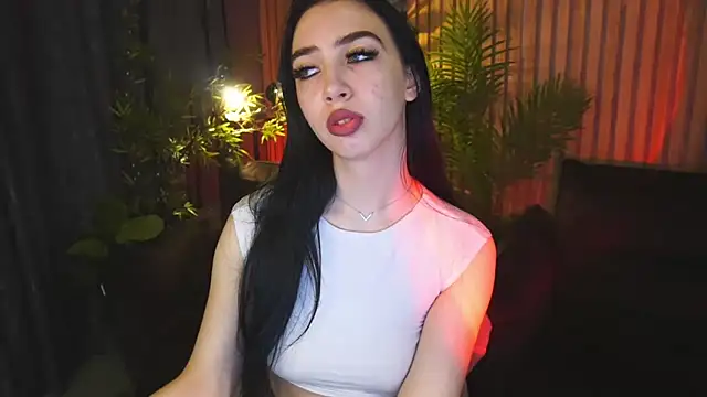 Snapshot of WildKittenX_ chatting on November 2025 06:46:02 AM WildKittenX online show from November 2025 06:46:02 AM